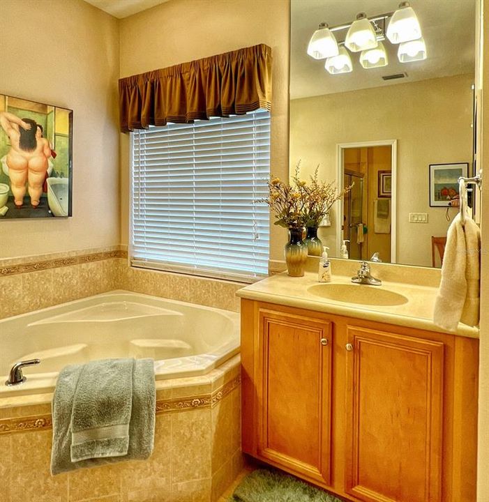 最近售出: $339,900 (3 贝兹, 2 浴室, 1833 平方英尺)