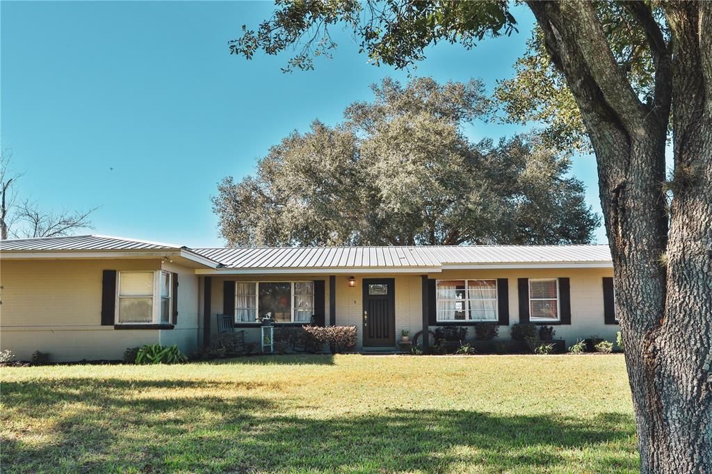 Recently Sold: $375,000 (3 beds, 2 baths, 1908 Square Feet)