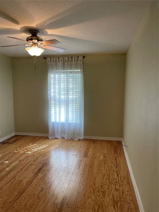 Recently Rented: $2,595 (3 beds, 2 baths, 2160 Square Feet)