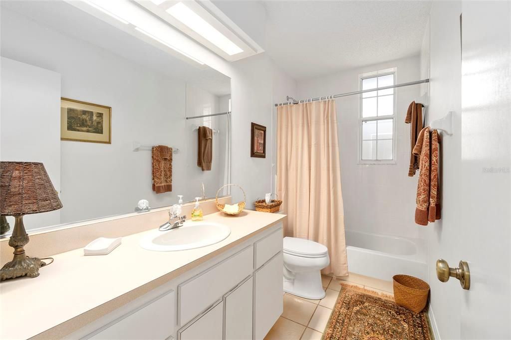 Hall bath, nice neutral tile