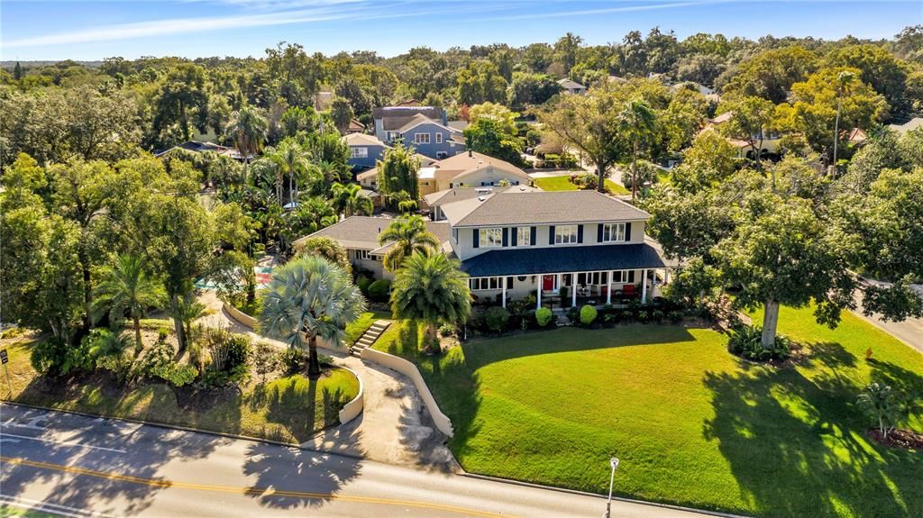Recently Sold: $2,300,000 (5 beds, 6 baths, 6045 Square Feet)