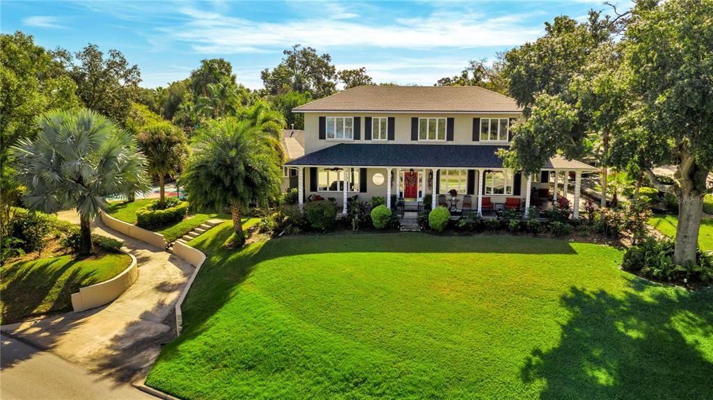 Recently Sold: $2,300,000 (5 beds, 6 baths, 6045 Square Feet)