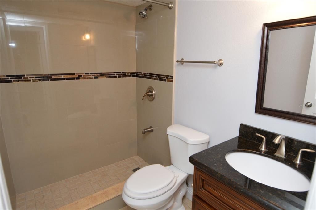 最近租的: $1,300 (1 贝兹, 1 浴室, 846 平方英尺)