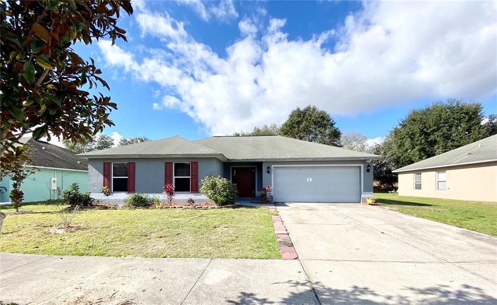 Recently Rented: $1,450 (3 beds, 2 baths, 1292 Square Feet)