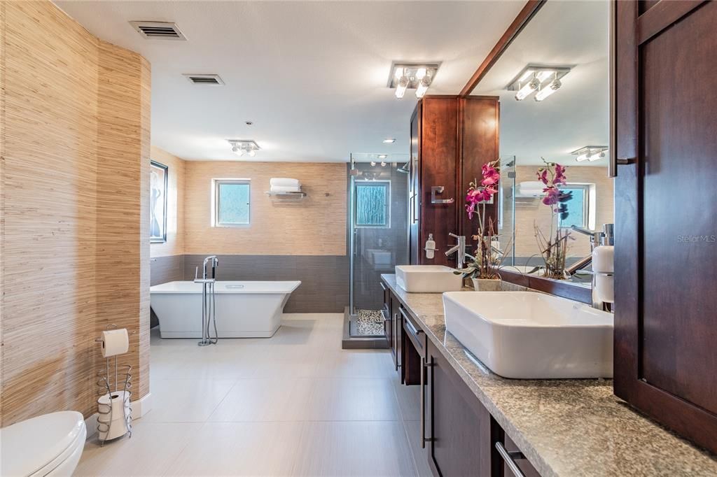 Recently Sold: $669,000 (2 beds, 2 baths, 1653 Square Feet)