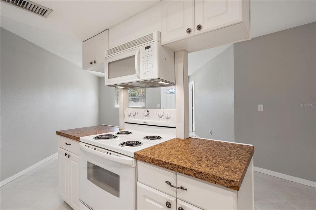 Recently Sold: $275,000 (2 beds, 1 baths, 1149 Square Feet)