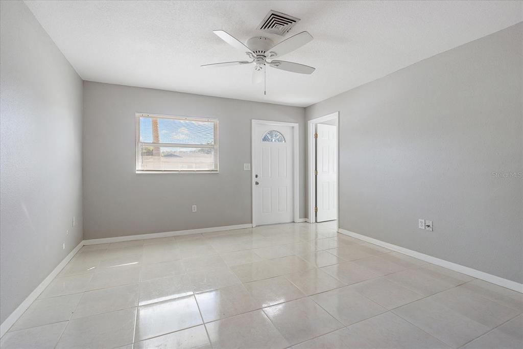 Recently Sold: $275,000 (2 beds, 1 baths, 1149 Square Feet)