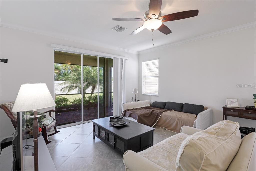 Recently Sold: $330,000 (3 beds, 2 baths, 1561 Square Feet)