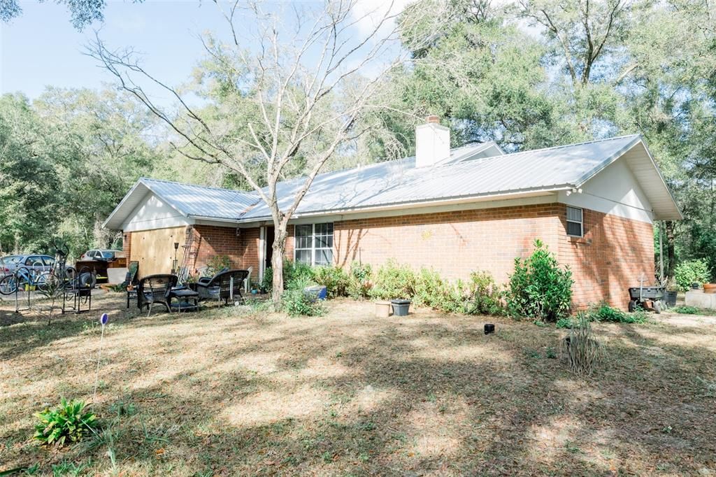 Recently Sold: $255,000 (3 beds, 2 baths, 1738 Square Feet)