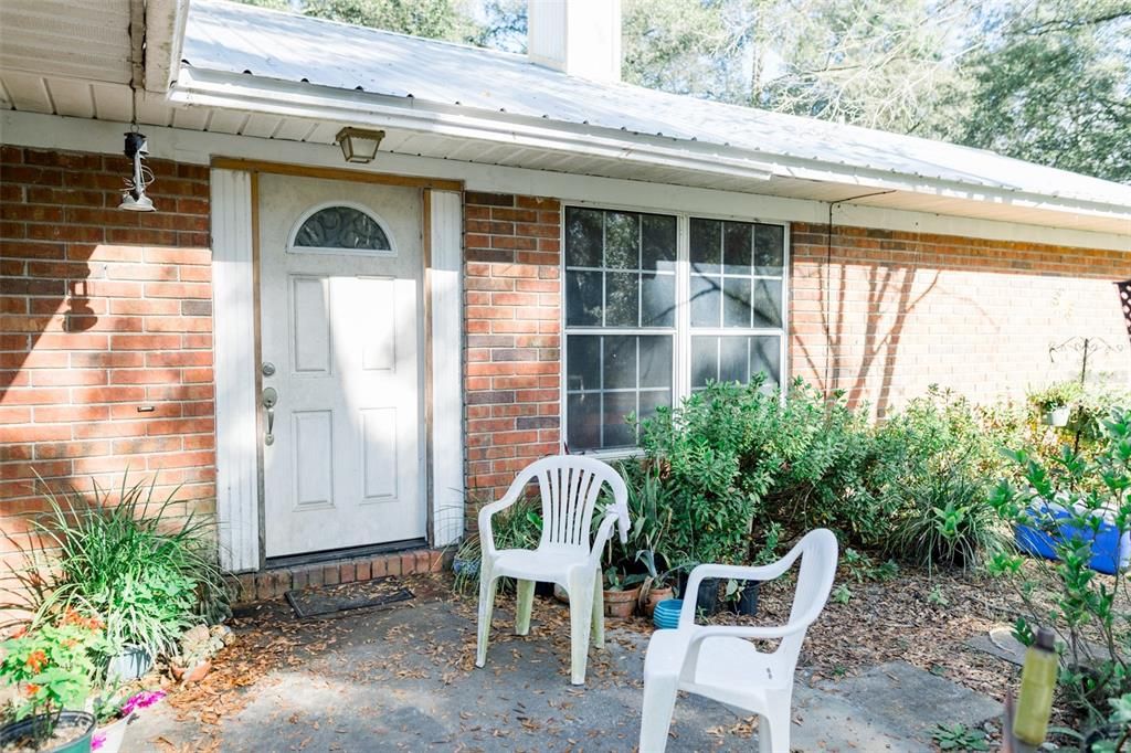 Recently Sold: $255,000 (3 beds, 2 baths, 1738 Square Feet)