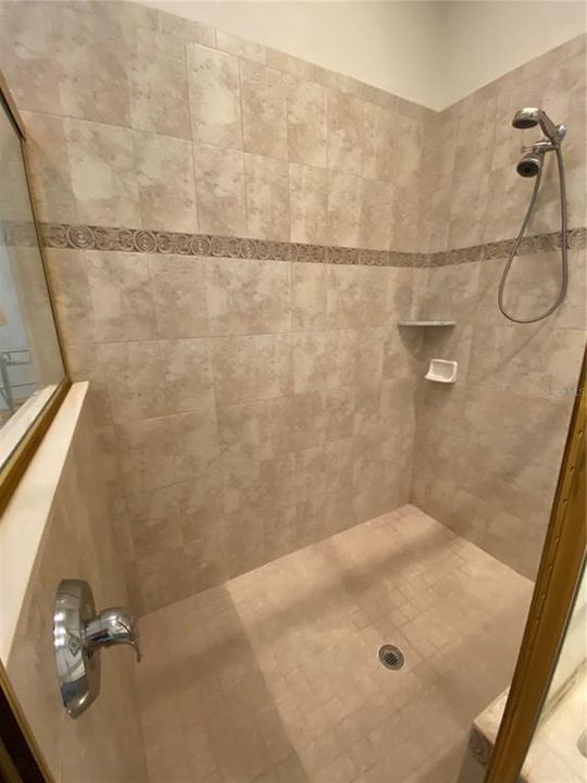 最近售出: $357,900 (3 贝兹, 2 浴室, 2027 平方英尺)