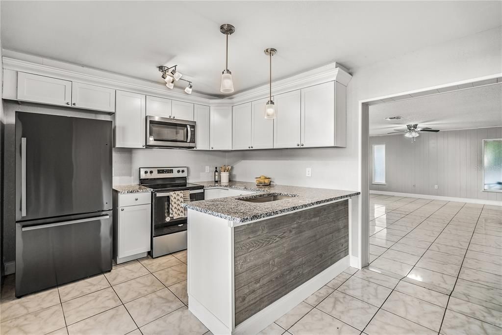 Recently Sold: $250,000 (3 beds, 2 baths, 1607 Square Feet)