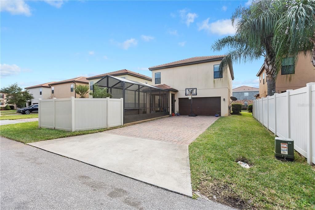 Recently Sold: $450,000 (4 beds, 2 baths, 2268 Square Feet)