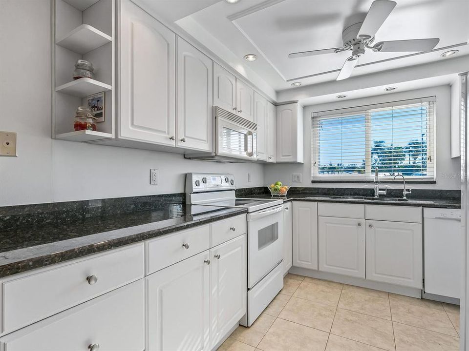 Recently Sold: $485,000 (2 beds, 1 baths, 1241 Square Feet)