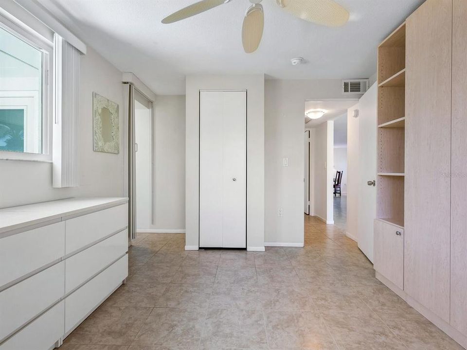 Recently Sold: $485,000 (2 beds, 1 baths, 1241 Square Feet)