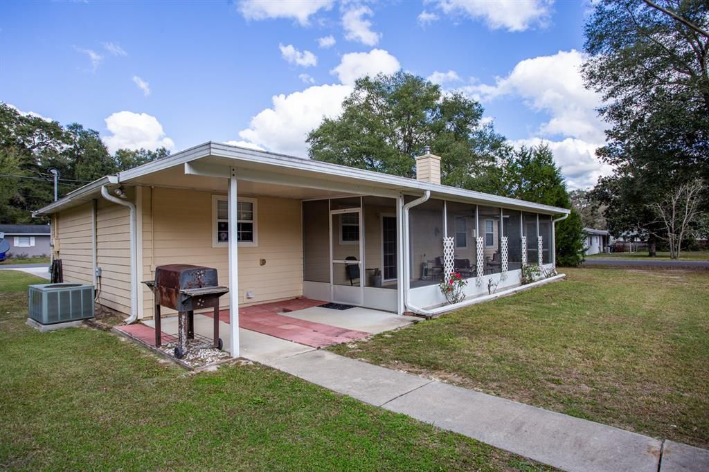 Recently Sold: $228,000 (3 beds, 2 baths, 1236 Square Feet)