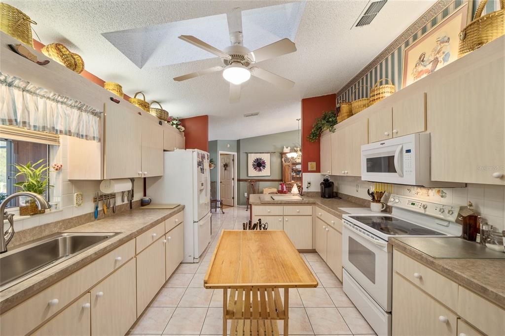 Recently Sold: $285,900 (2 beds, 2 baths, 1678 Square Feet)