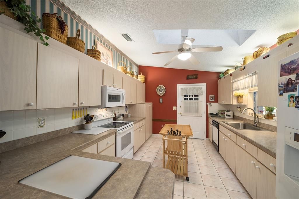 Recently Sold: $285,900 (2 beds, 2 baths, 1678 Square Feet)