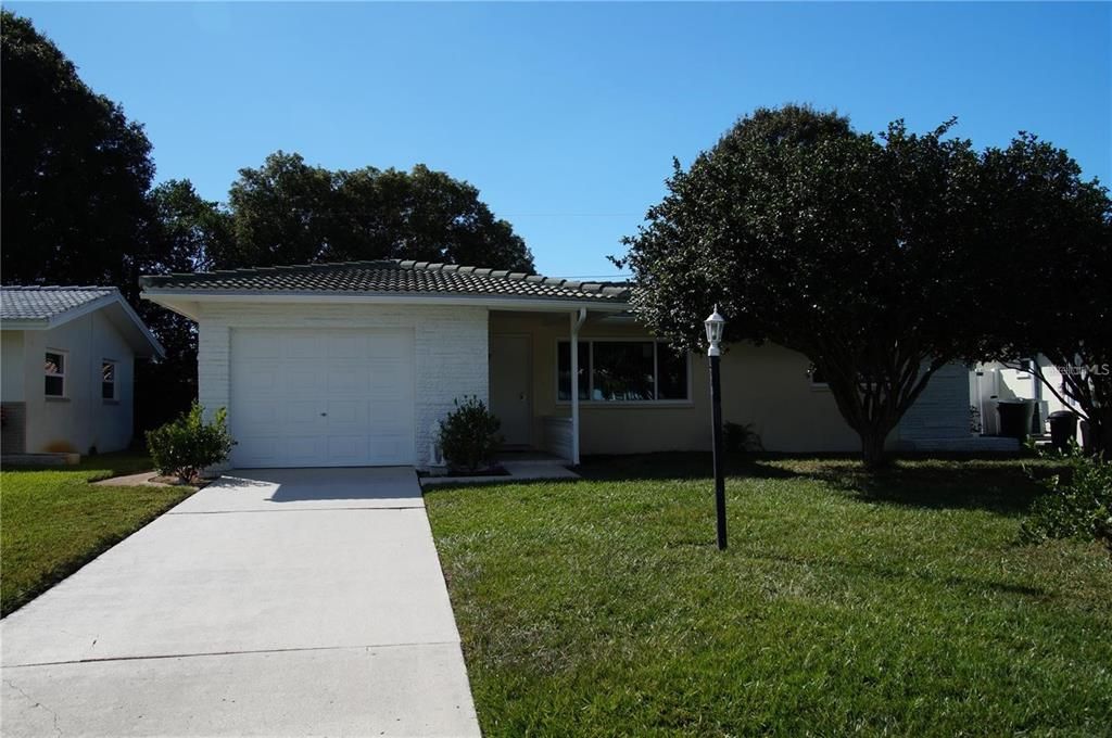 Recently Sold: $280,000 (2 beds, 1 baths, 918 Square Feet)