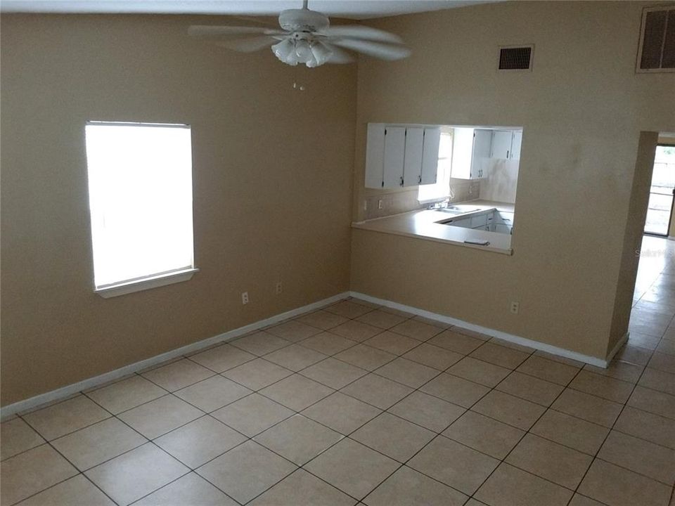 Recently Rented: $1,125 (2 beds, 2 baths, 932 Square Feet)