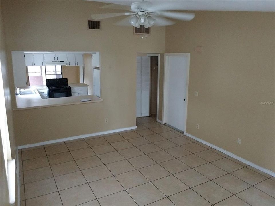 Recently Rented: $1,125 (2 beds, 2 baths, 932 Square Feet)