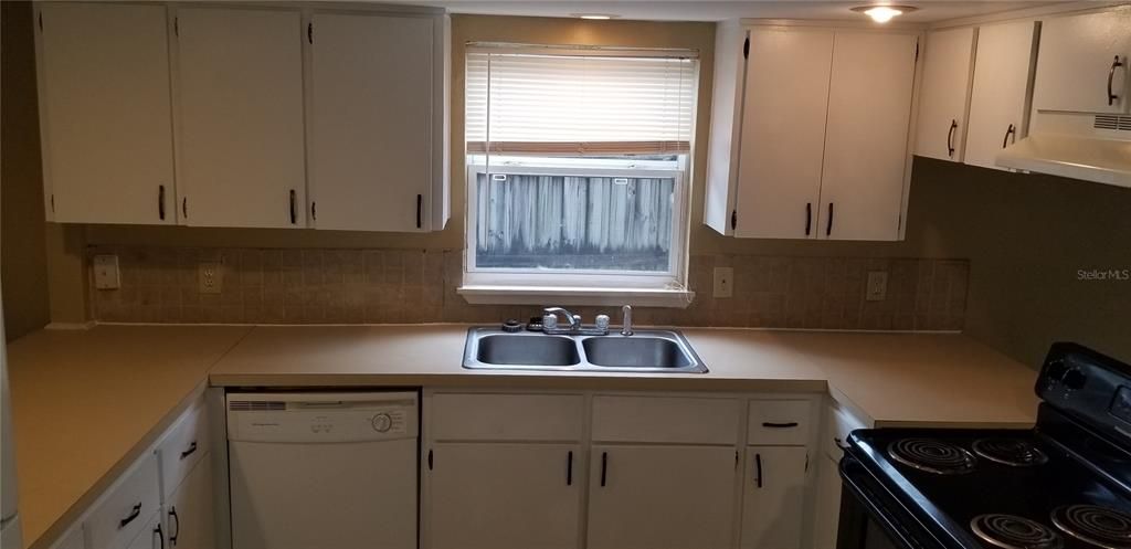 Recently Rented: $1,125 (2 beds, 2 baths, 932 Square Feet)