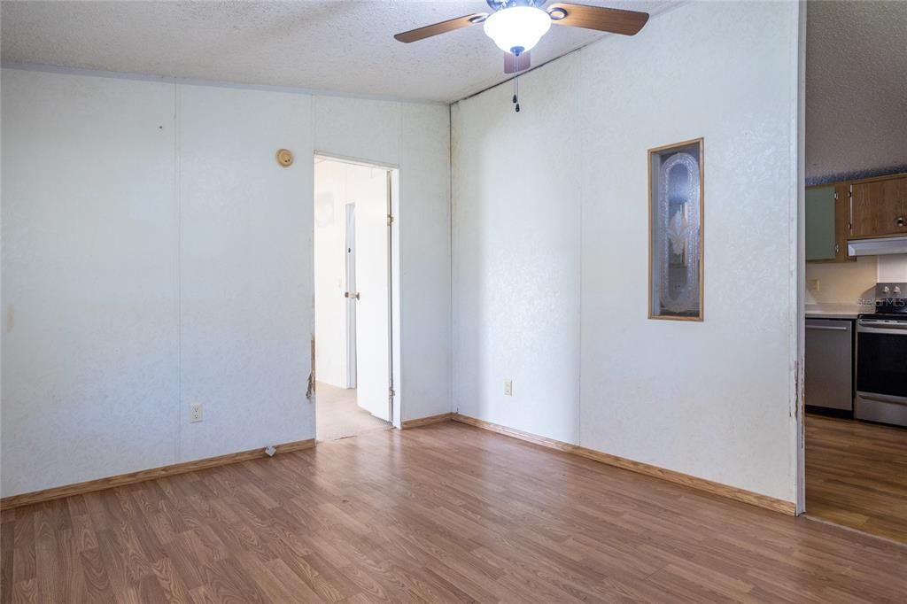 Recently Sold: $125,000 (3 beds, 2 baths, 1196 Square Feet)