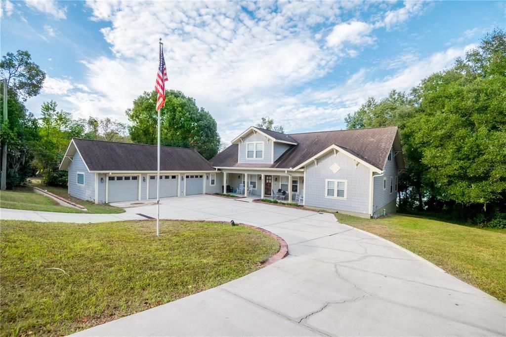 Recently Sold: $570,000 (4 beds, 3 baths, 3191 Square Feet)