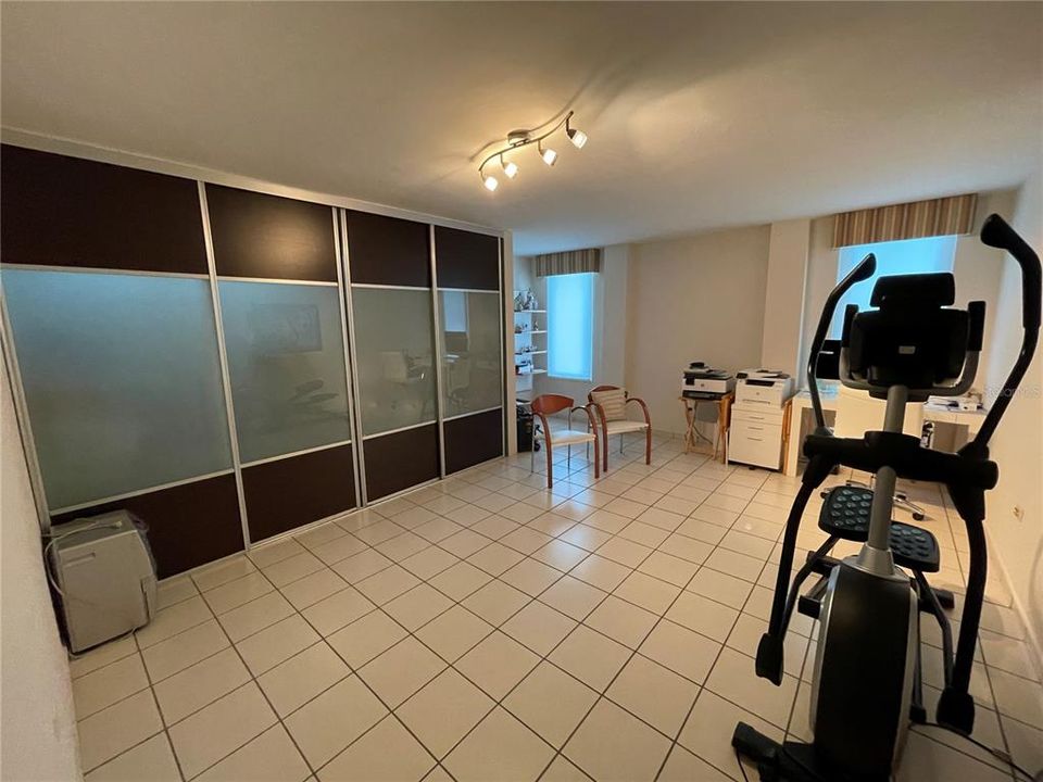 Vendido Recientemente: $895,000 (4 camas, 4 baños, 2703 Pies cuadrados)