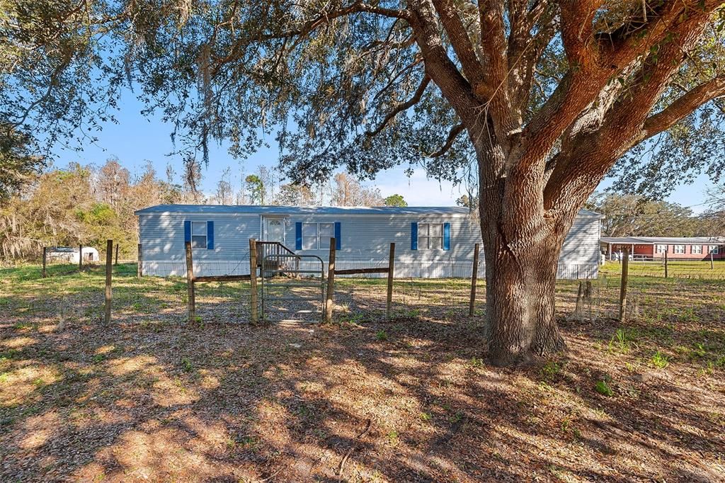 Recently Sold: $280,000 (3 beds, 2 baths, 1216 Square Feet)