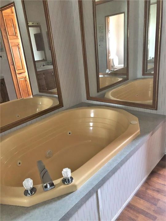 MB Jetted Soaking Tub