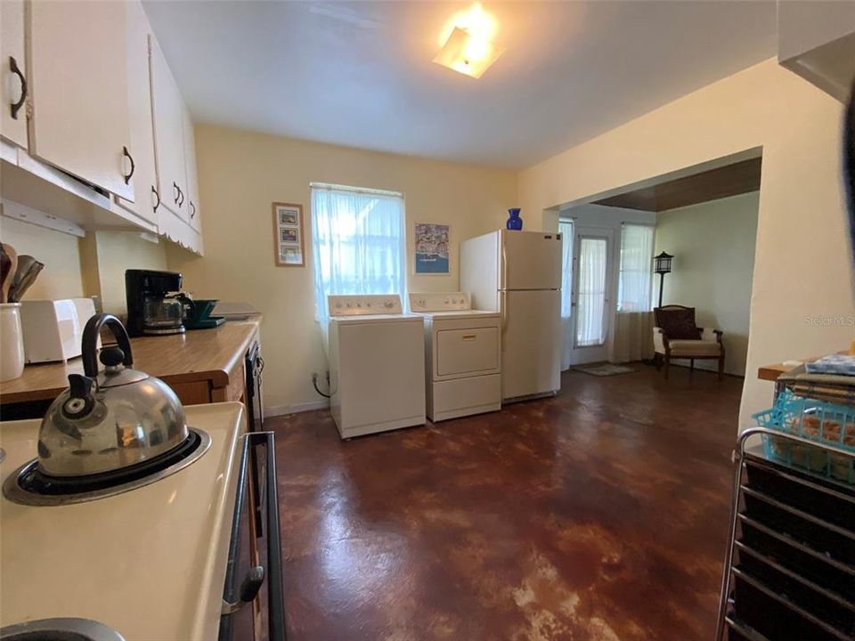 Recently Rented: $1,800 (2 beds, 1 baths, 920 Square Feet)