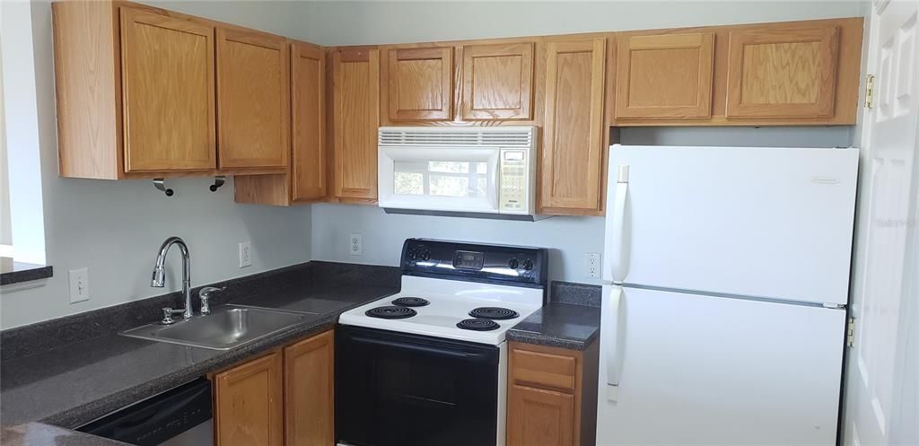 Recently Rented: $1,150 (1 beds, 1 baths, 750 Square Feet)
