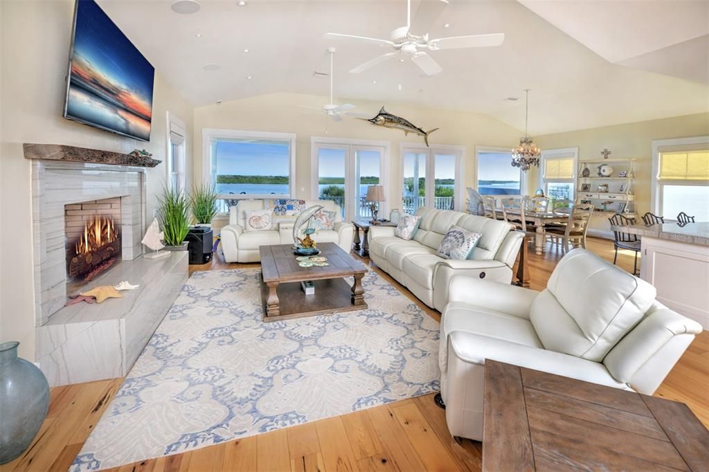 Recently Sold: $2,375,000 (4 beds, 4 baths, 3421 Square Feet)