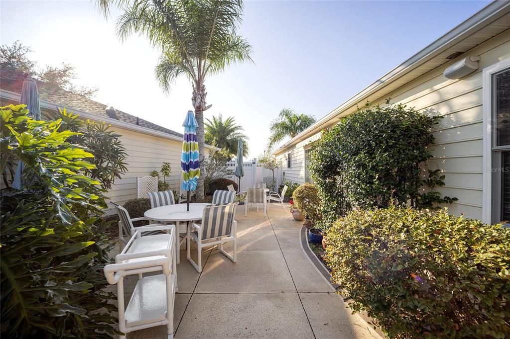 Recently Sold: $329,000 (2 beds, 2 baths, 1394 Square Feet)