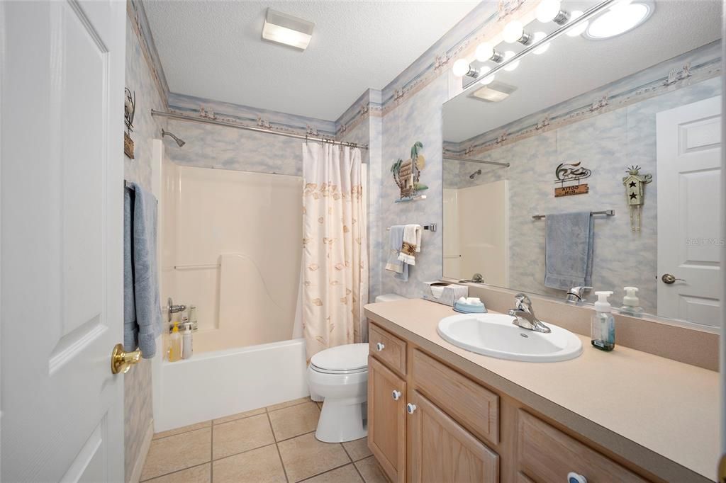 最近售出: $329,000 (2 贝兹, 2 浴室, 1394 平方英尺)