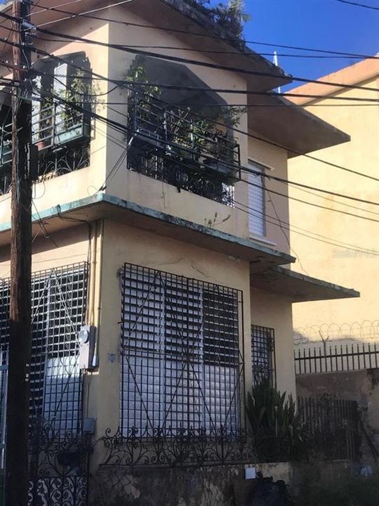 Vendido Recientemente: $135,000 (6 camas, 4 baños, 2467 Pies cuadrados)