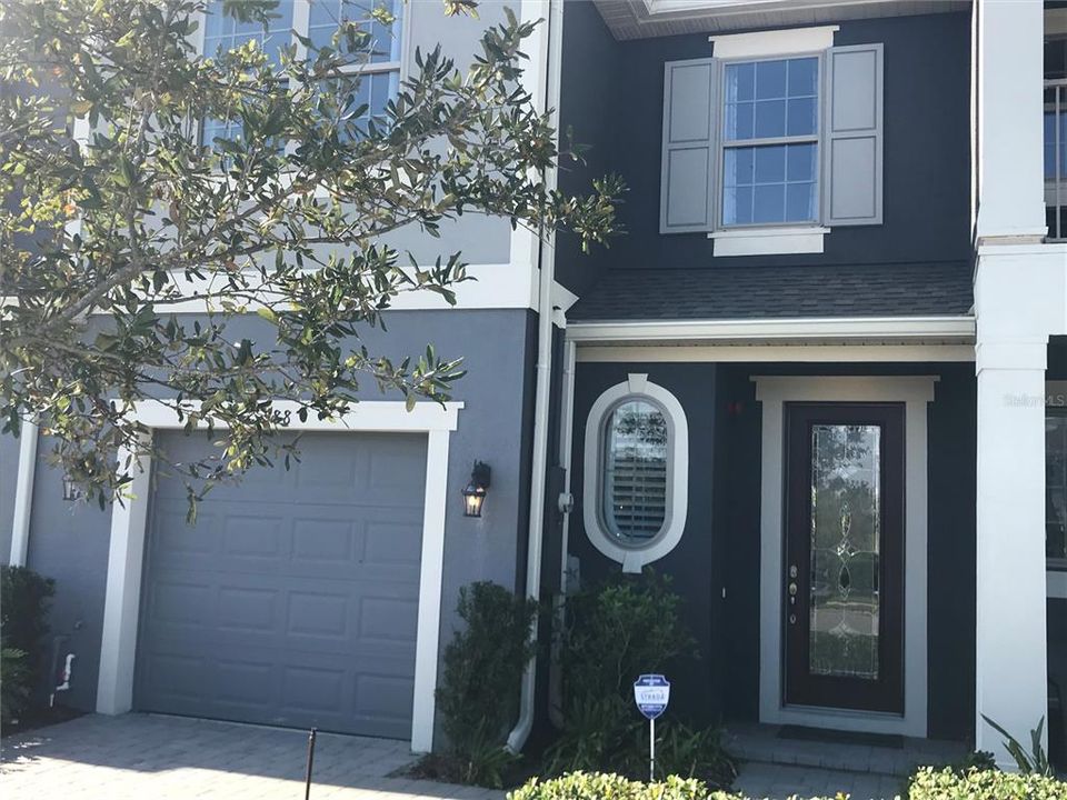 Recently Rented: $2,100 (3 beds, 2 baths, 1944 Square Feet)