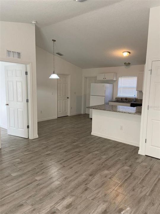 Recently Rented: $1,300 (3 beds, 2 baths, 1045 Square Feet)