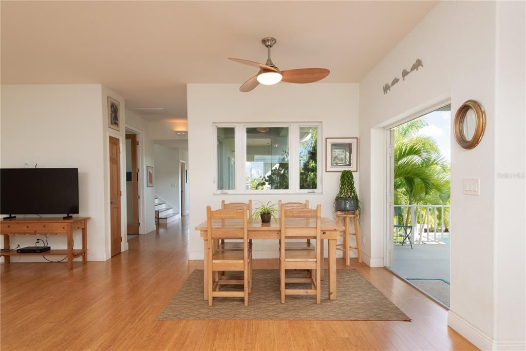Recently Sold: $895,000 (3 beds, 2 baths, 2800 Square Feet)