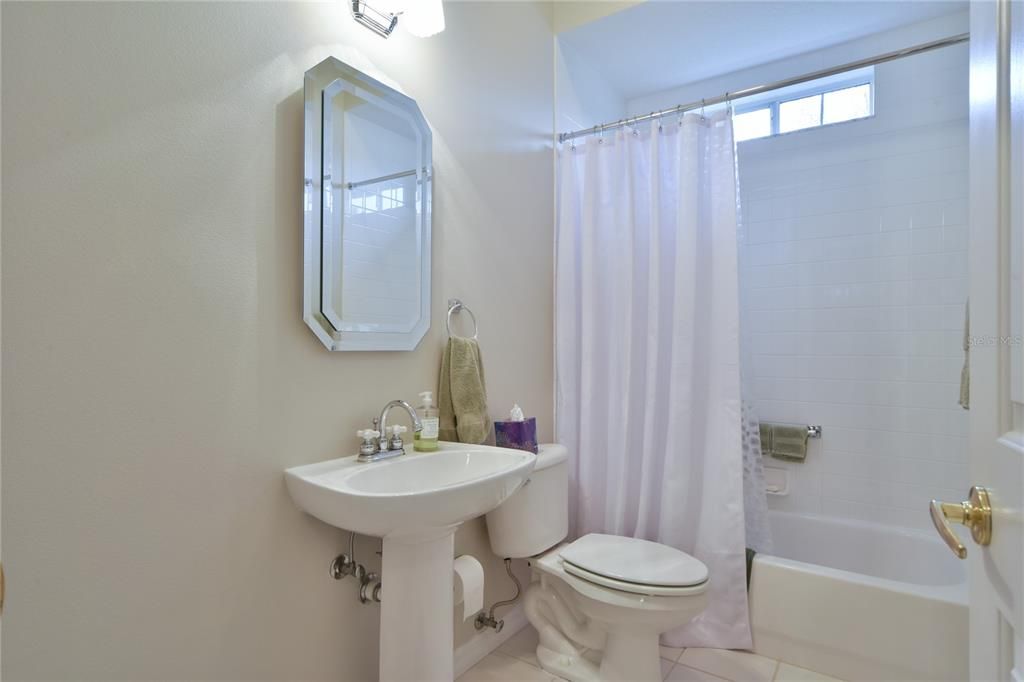 Guest Bathroom with Pedestal Sink and Shower/Tub Combo