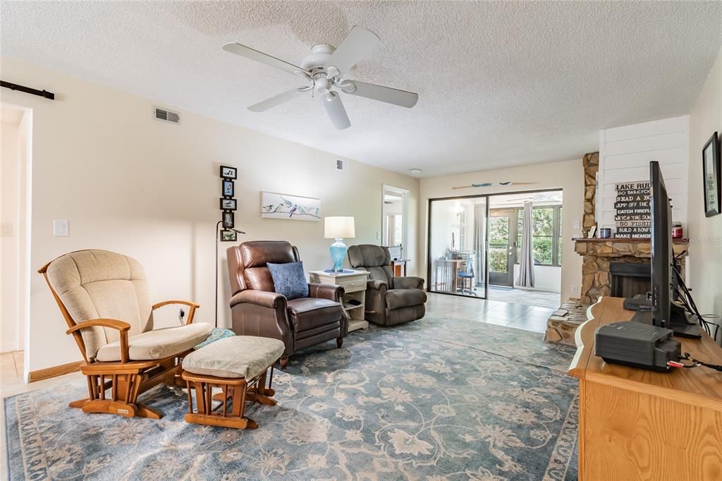 Recently Sold: $269,900 (2 beds, 2 baths, 1226 Square Feet)