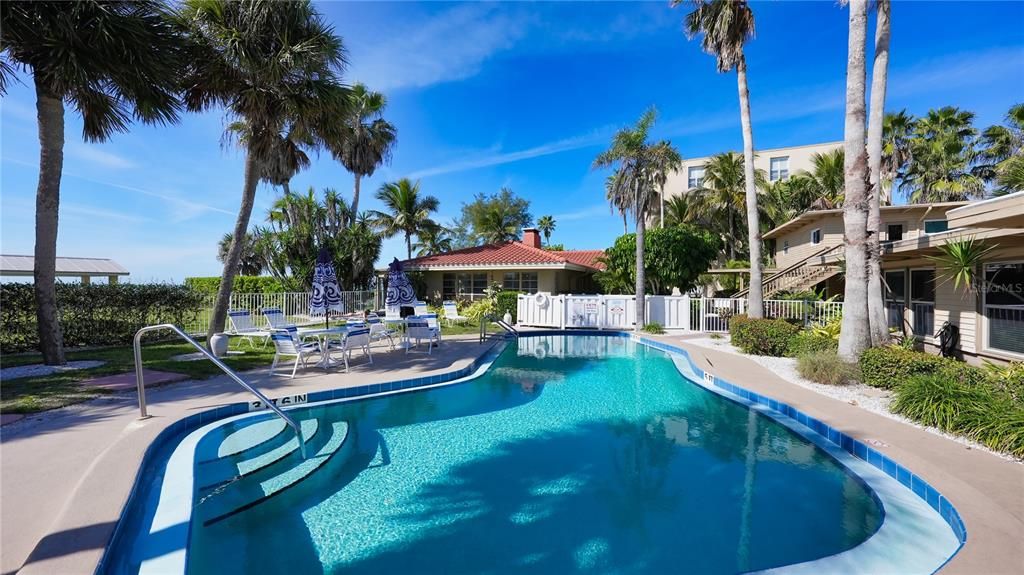 Recently Sold: $2,200,000 (2 beds, 2 baths, 1758 Square Feet)