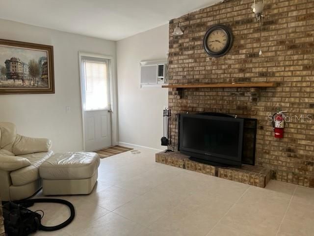 Recently Sold: $179,900 (2 beds, 1 baths, 1116 Square Feet)