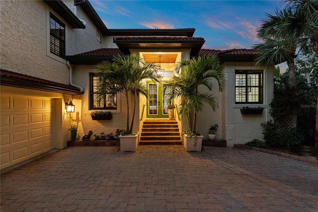 Recently Sold: $2,995,000 (4 beds, 3 baths, 3309 Square Feet)
