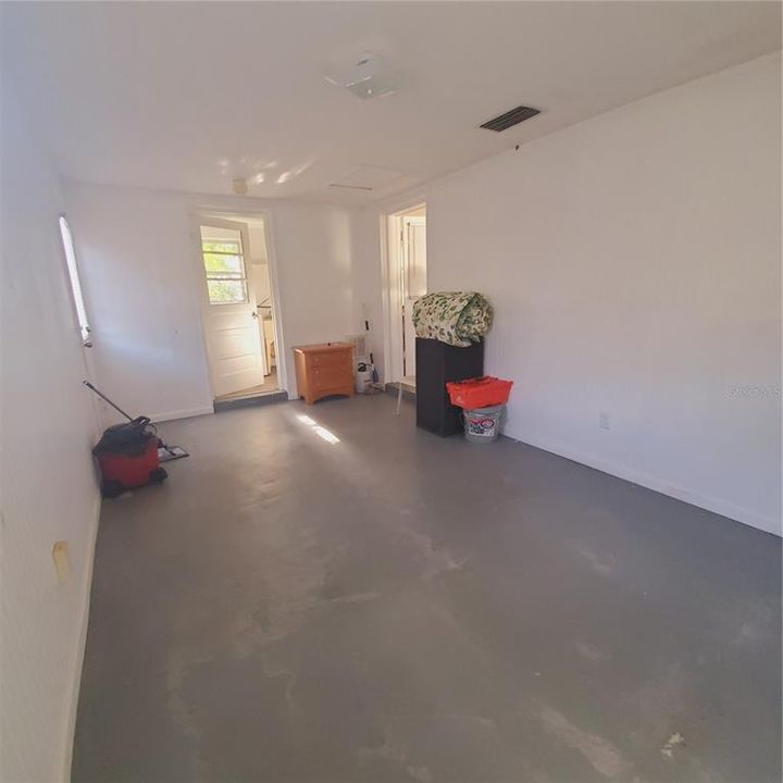 Recently Sold: $130,000 (1 beds, 1 baths, 873 Square Feet)