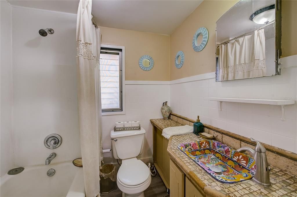 Recently Sold: $215,000 (1 beds, 1 baths, 589 Square Feet)