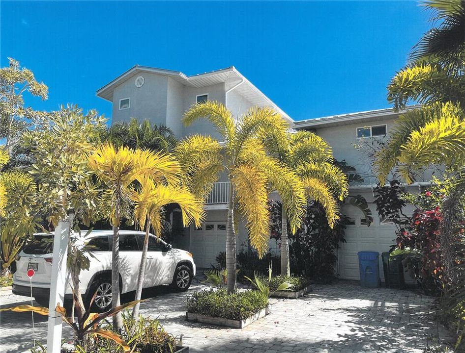 Recently Sold: $2,995,000 (5 beds, 4 baths, 3710 Square Feet)