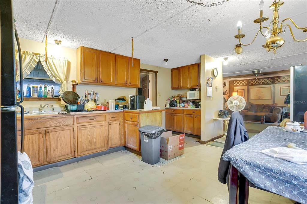 Recently Sold: $89,000 (3 beds, 2 baths, 1328 Square Feet)