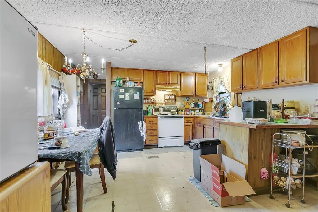 Recently Sold: $89,000 (3 beds, 2 baths, 1328 Square Feet)